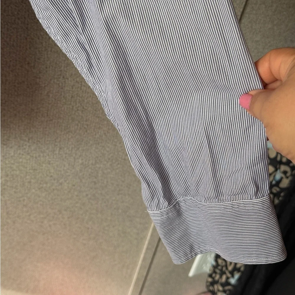 Banana Republic‎ Gray Button-Down Shirt